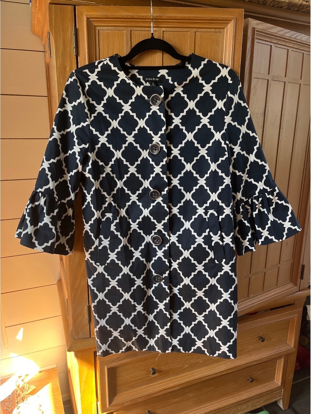 jennie & ray Women's Medium Black and White Patterned Coat with Flared Sleeves
